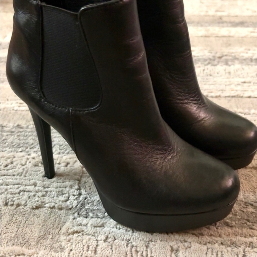 Gianni bini black heeled booties
